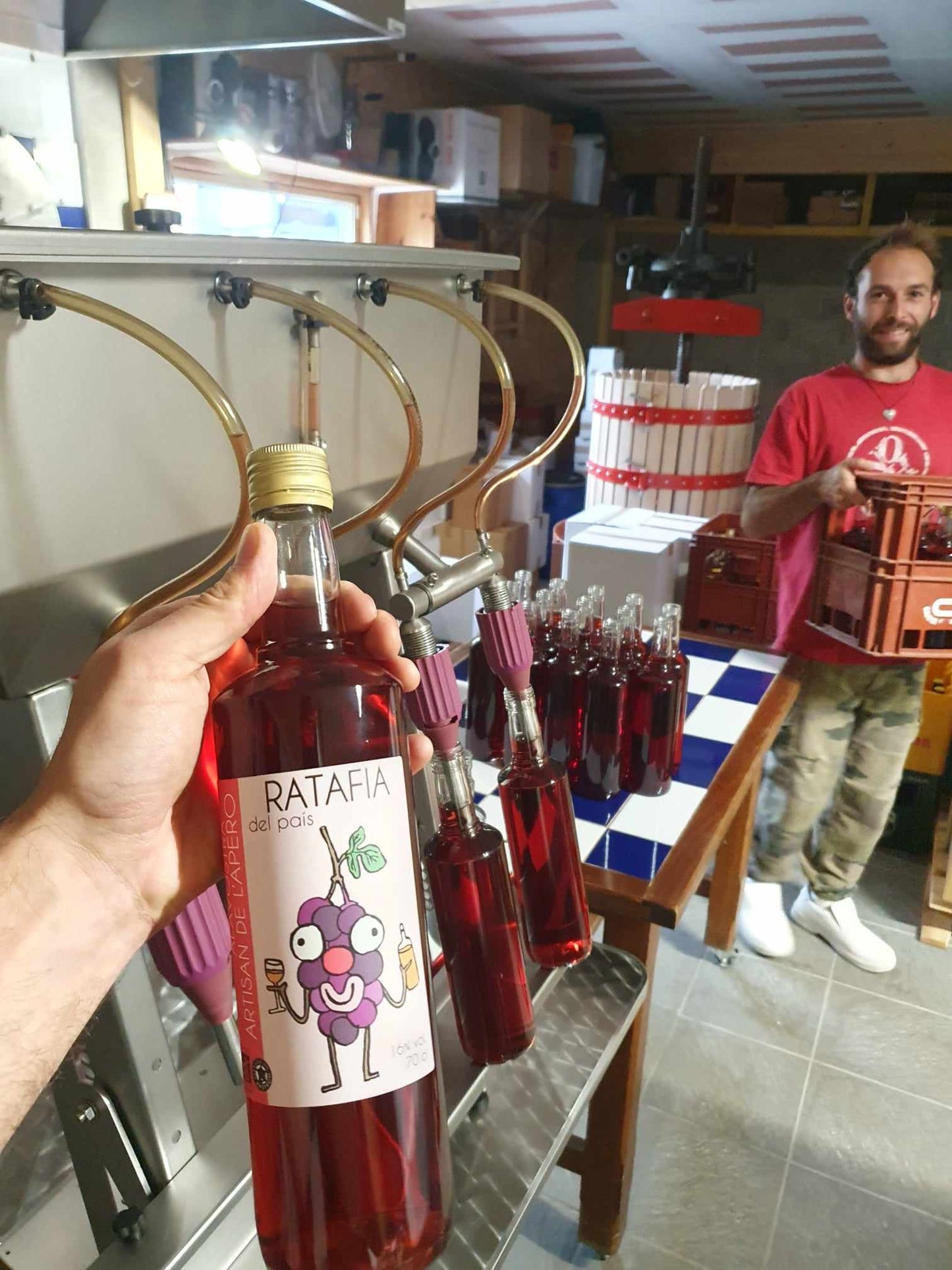 Visite et Dégustation à la fabrique d'apéritifs ALAVOSTRA